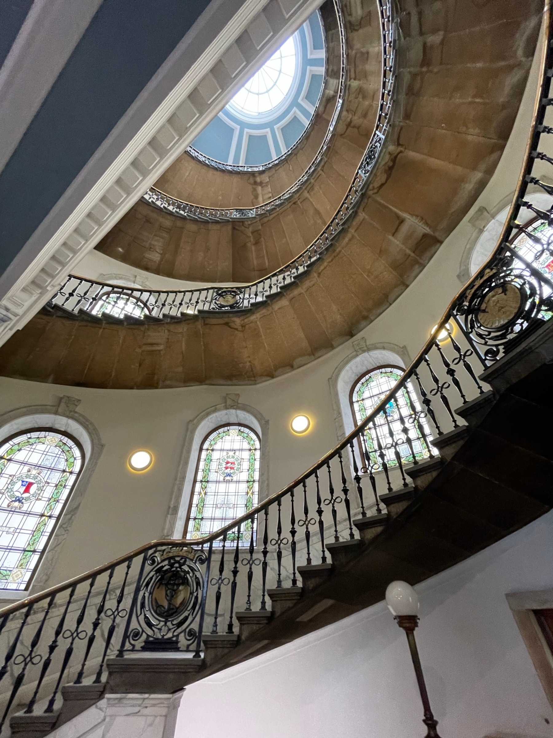 Central cantilevered stone spiral staircase